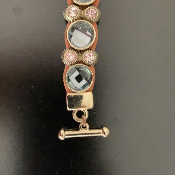 Brown leather bracelet w gold clasps topped w gems - Picture 7 of 8